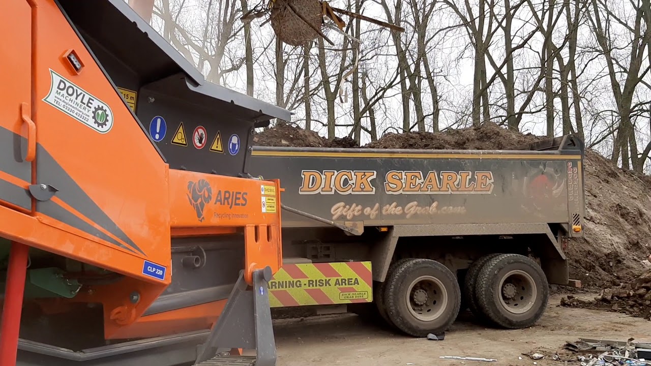CLOSE UP VIDEO CONVEYOR & MAGNET BELT ARJES 250 SHREDDING METAL