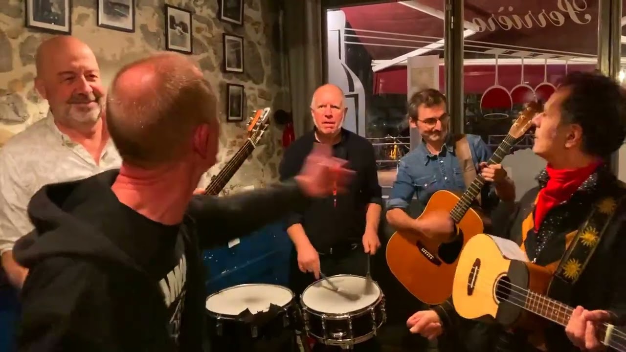 Les Castors Señiors : ToutAcoustic medley !