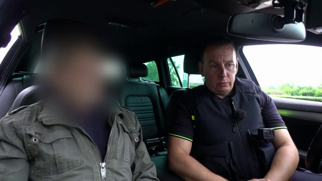 Meneer schrikt van staandehouding en wordt emotioneel  | WEGMISBRUIKERS