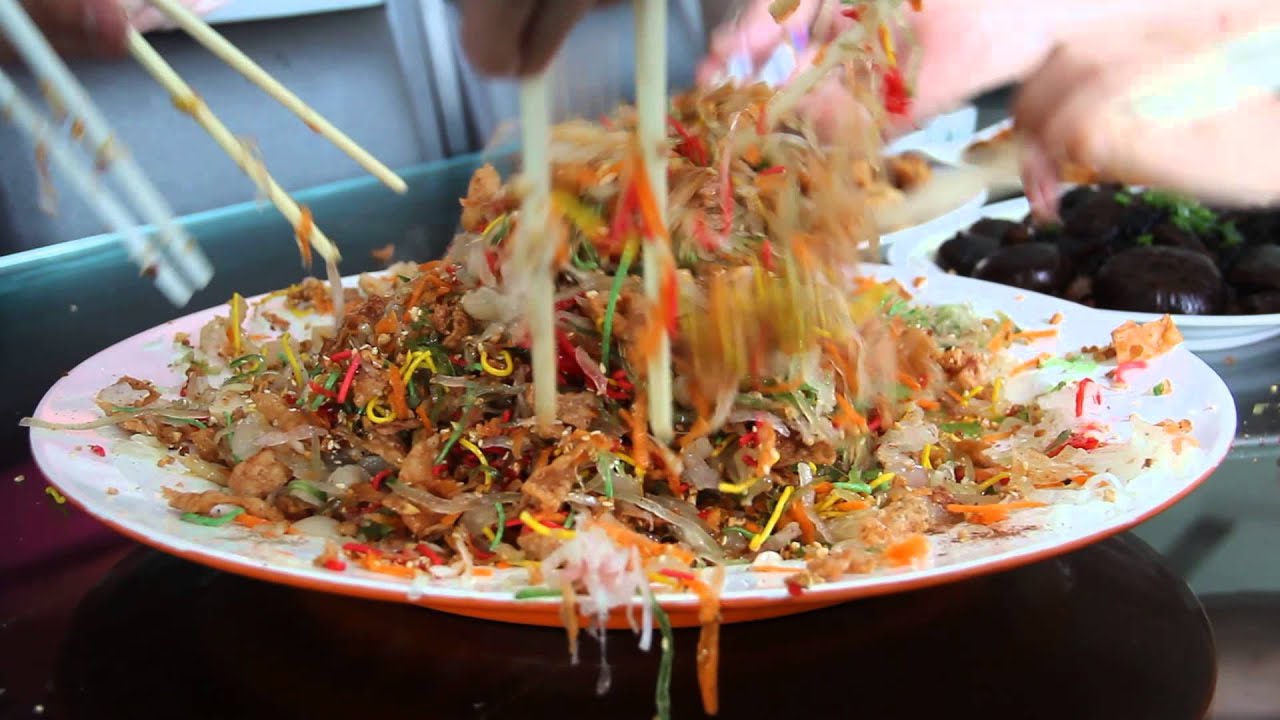 Tossing the Yee Sang