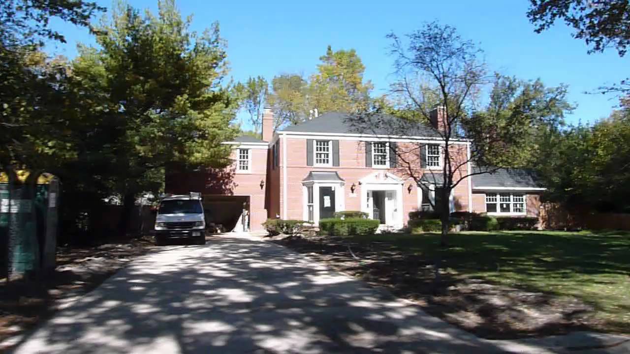 A brief look at Woodlawn Ave in southern Glencoe