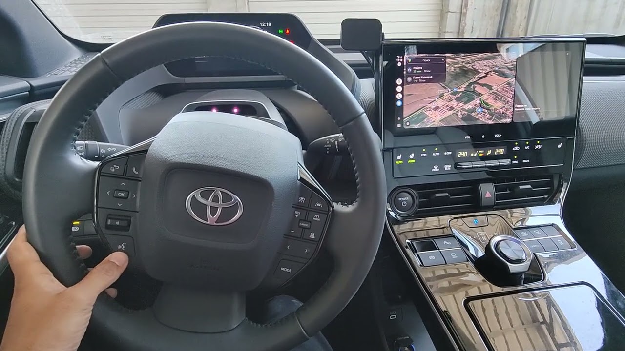 Apple CarPlay и Android Auto на Toyota bZ4X из Китая.