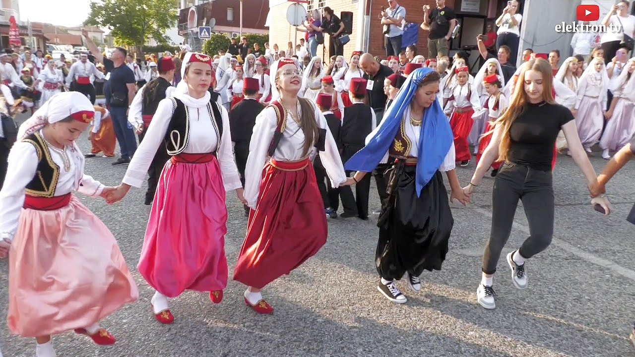 Bajram Šerif Mubarek Olsun svima koji slave Bajram - Bosansko kolo