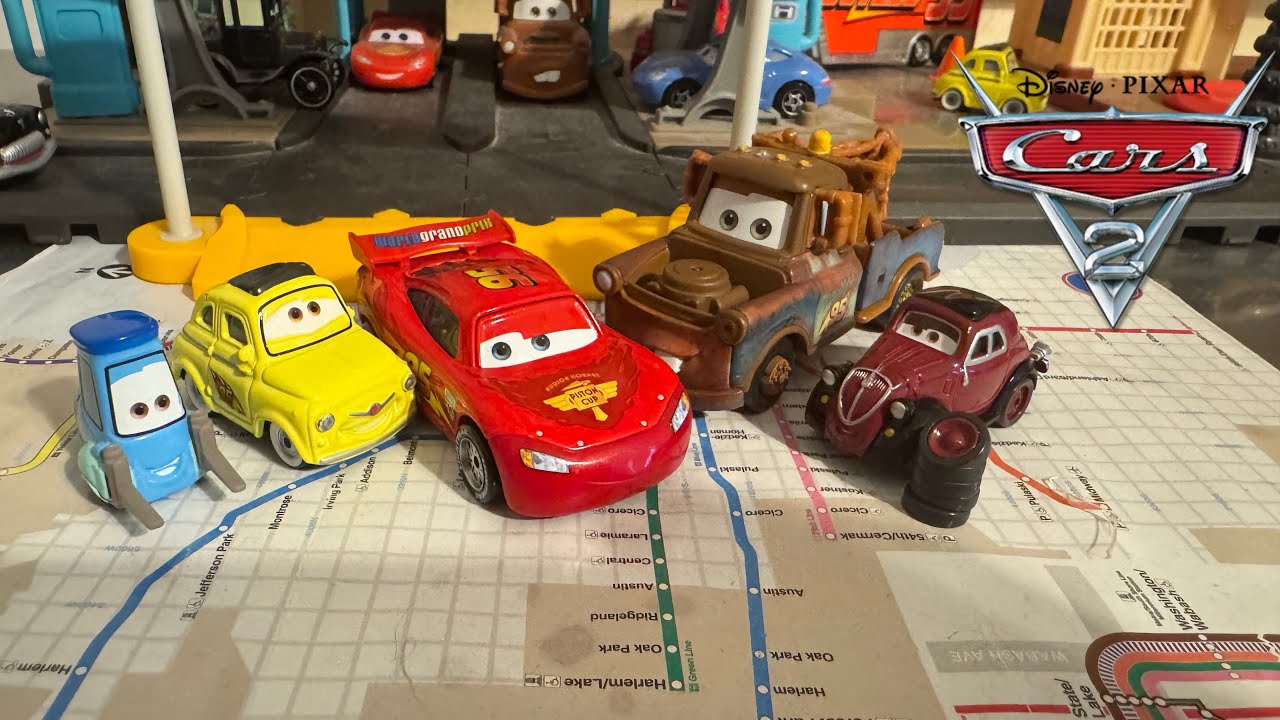 Mattel Disney Pixar Cars 2 2011 Porta Corsa Welcome 5 Pack (Lightning McQueen Party Wheels Variant)
