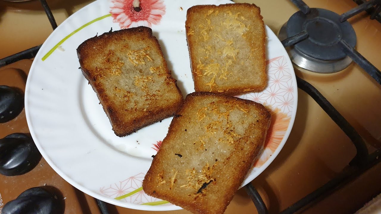 Готовлю жареные гренки из хлеба с чесноком