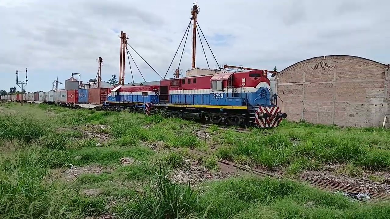 TREN VACÍO DE NCA PASA POR LA ESTACIÓN LA BANDA CON DESTINO HACIA CEVIL POZO (TUCUMÁN).