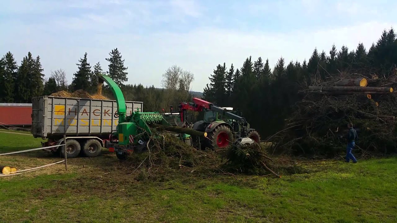 Hackgut M&ouml;slinger - Jenz 593 Z mit Fendt 939