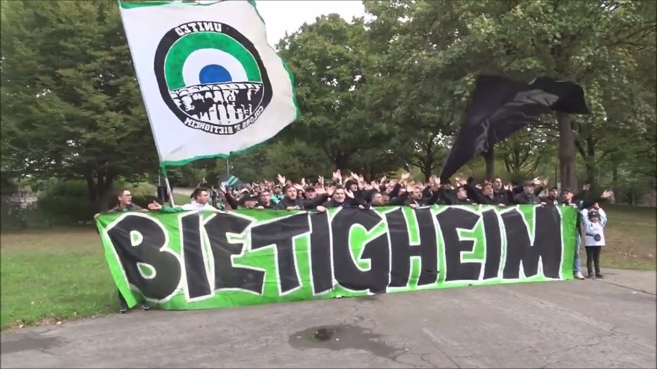 18.09.2022 / SC Bietigheim Steelers - Straubing Tigers ( Fanszene Bietigheim - Marsch zur Eishalle)