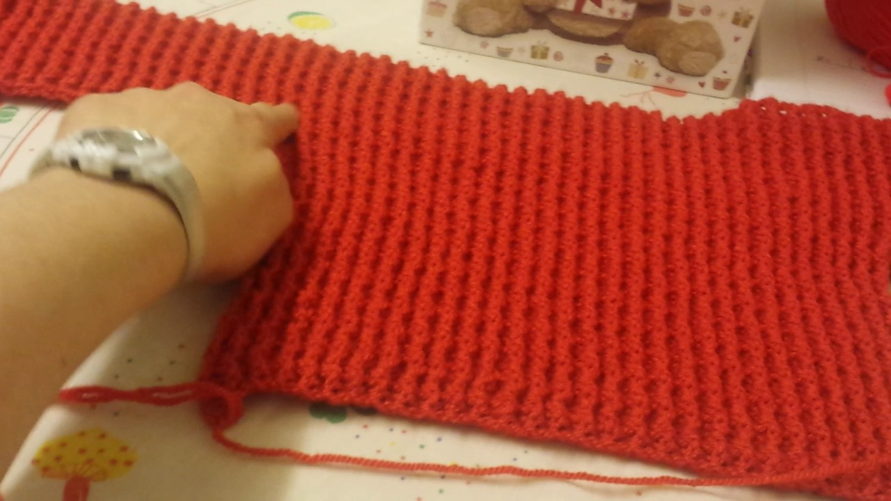 Gorro com cachecol agarrado.em croche
