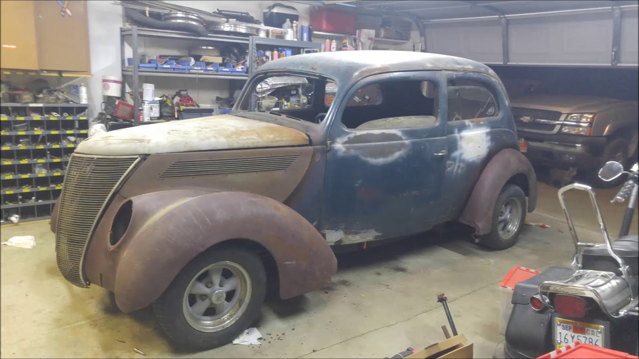 1937 FORD 2 DOOR SEDAN SLANT BACK