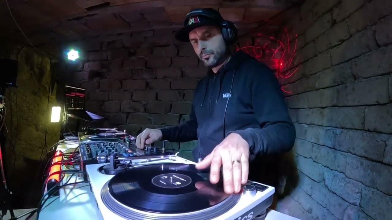 Raw Hypnotic Techno Set • Lucas (Nil Noise) • Ciano Cave • December 2025