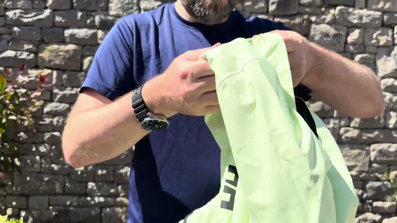 Helly Hansen Women&rsquo;s Crew Hooded Sailing Jacket 2.0: Closer look and features review/overview