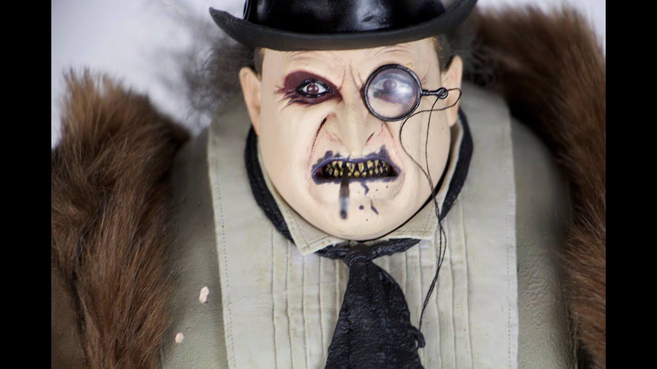 Neca: Batman Returns 1/4 Scale Figure - Penguin