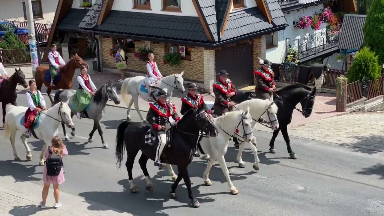 56. Sabałowe Bajania - przejazd kapel i zaproszonych gości.