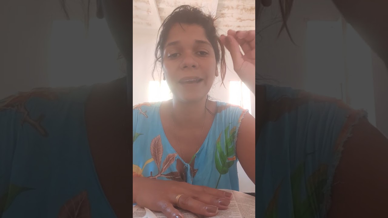 Deus ama o pecador,mas não ama o pecado. O pecado afasta o homem de Deus.