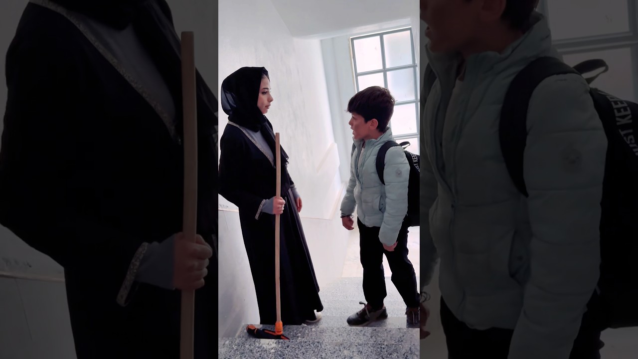طفل عاد من مدرسته وطلب من امه الطعام والمال وامه تعمل شغاله تنظيف السلالم #محمد_ديمو