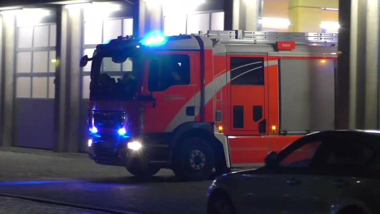 {Silvester 2022/23} Einsatzfahrten der Feuerwehr, Polizei und Rettungsdienst aus Berlin🚨