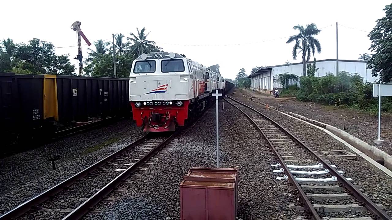 Babaranjang dengan loko cc206 triple traksi