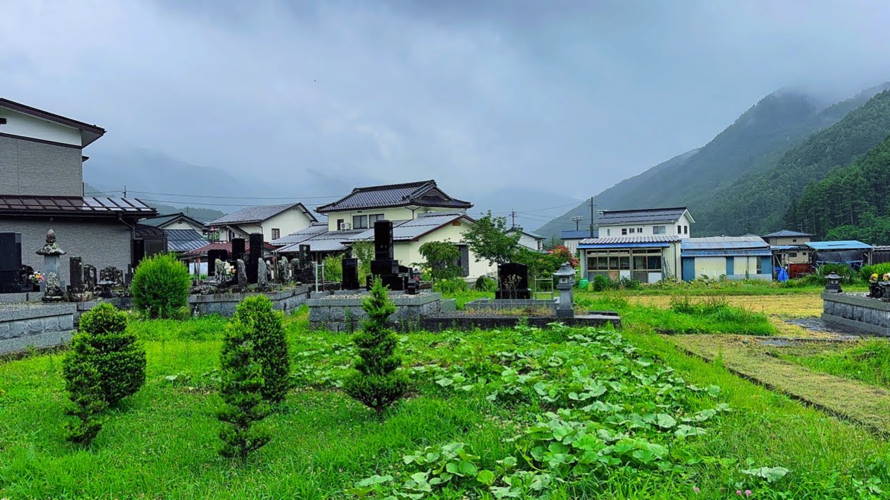 Walking in the Rain in Japan's Most Beautiful Villages 4K 🌧️ Walking tour in Rainy day