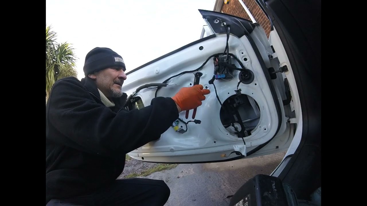How to remove the window lift mechanism of an Audi A5