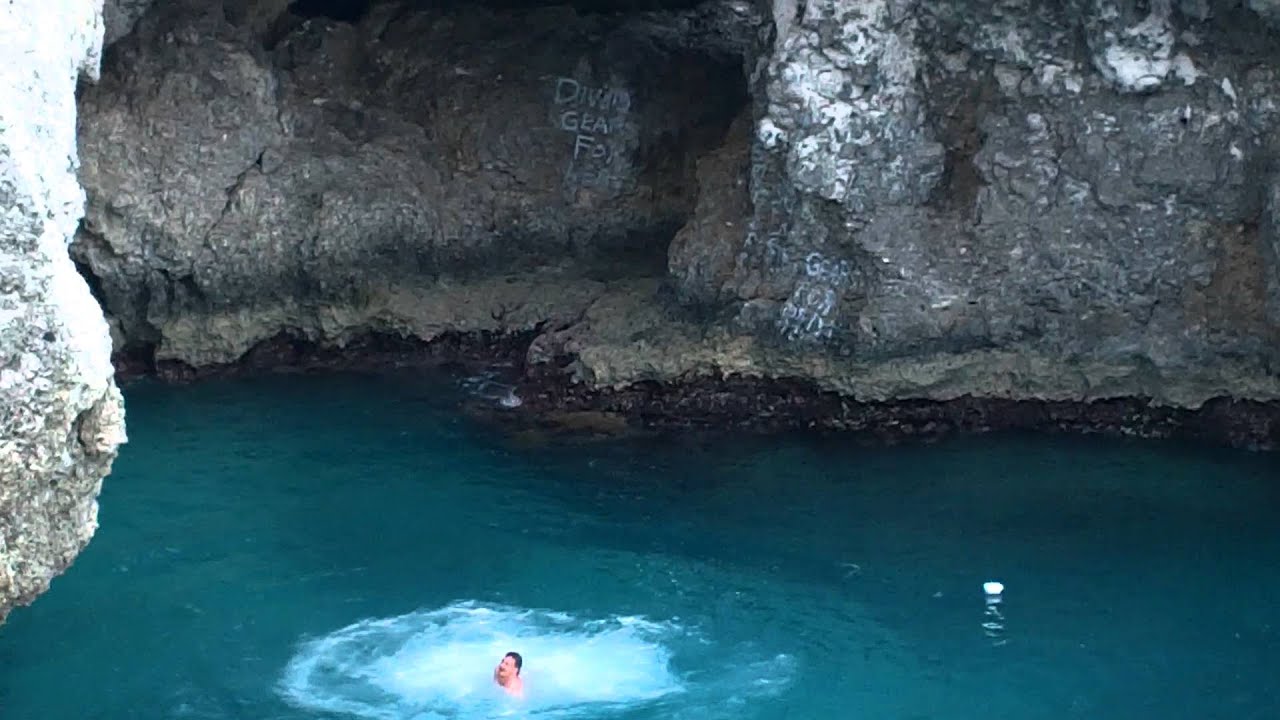 RICKS CAFE CLIFF DIVING, NEGRIL JAMAICA