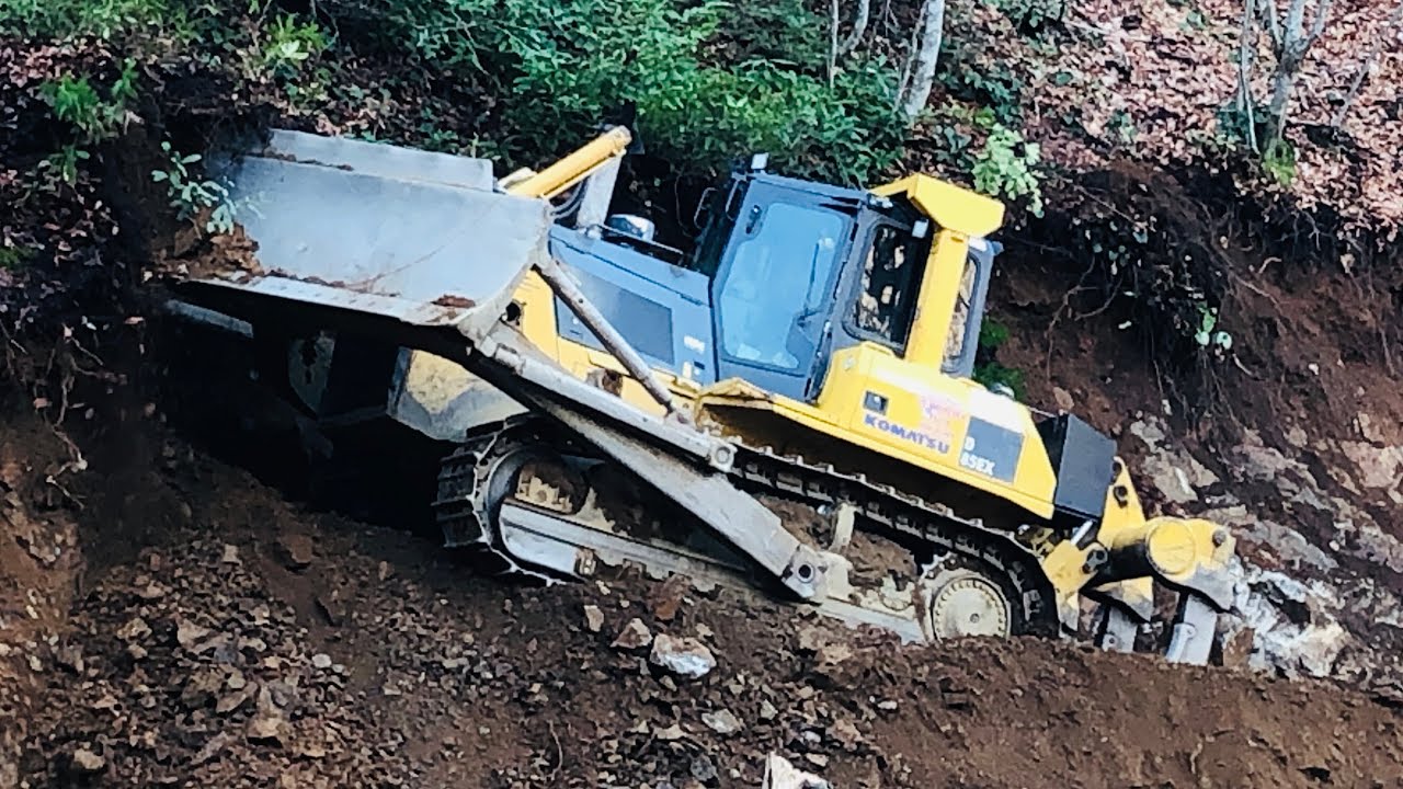 G&ouml;z kamaştıran &ccedil;alışma.Dozerle orman yolu yapımı.#komatsu #komatsud85ex