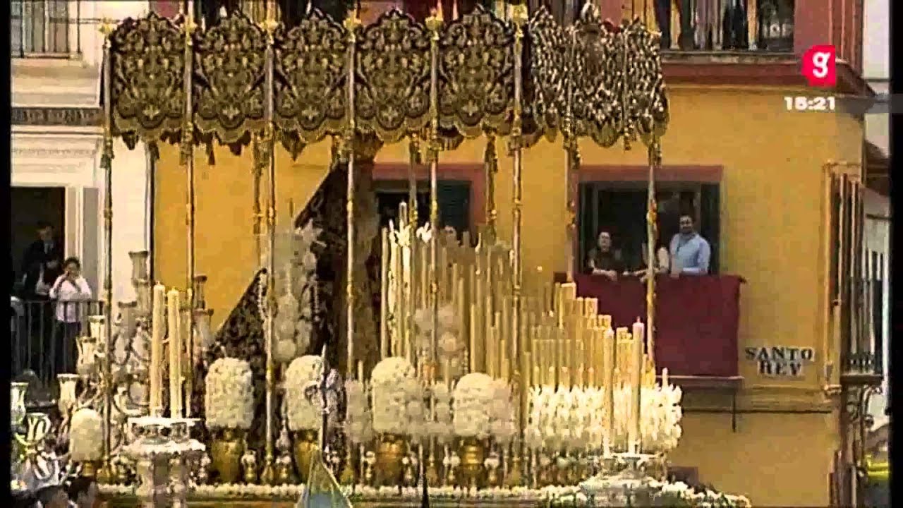 Salida de la Virgen del Refugio de San Bernardo en Sevilla 2011