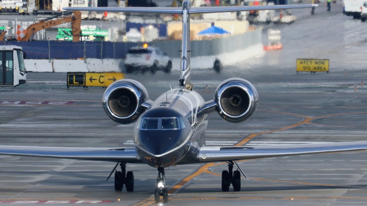 Private Jet Takeoff And Landing In Los Angeles Airport (LAX)