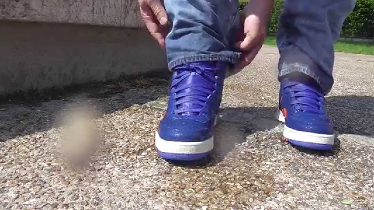 Soaking Reebok Classic BB4600 in the fountain