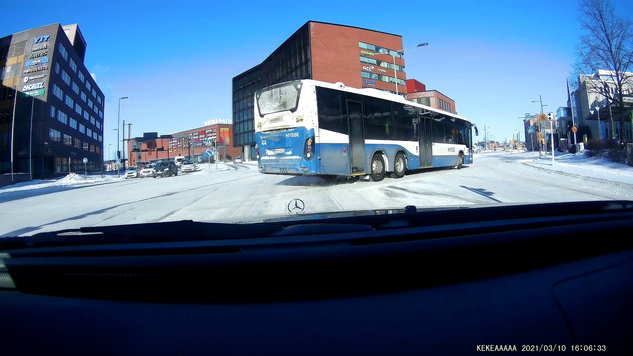 NYSSE M&Auml;N&Ouml;&Ouml; TAAS REILUSTI PUNASIIN   !!!!