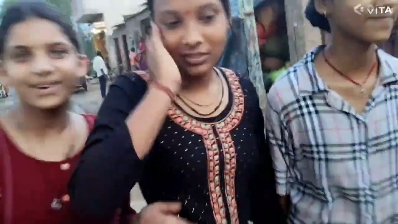 Ham chale kheton mein 🚶