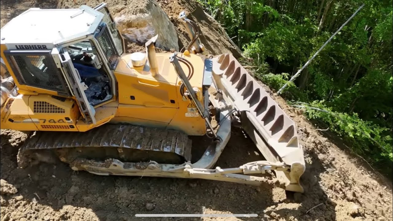 Rock removal with LIEBHERR 744 dozer #bulldozer #dozer #work machines Liebherr#komatsu#discover
