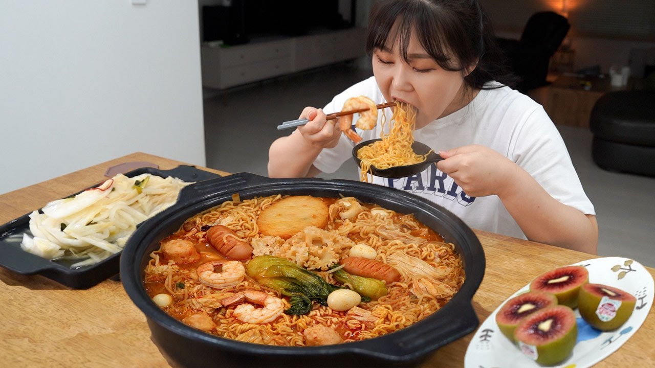 Сычуаньская лапша Мала быстрого приготовления🍜с множеством начинок🍥Новая лапша Нонгшим Мукбанг
