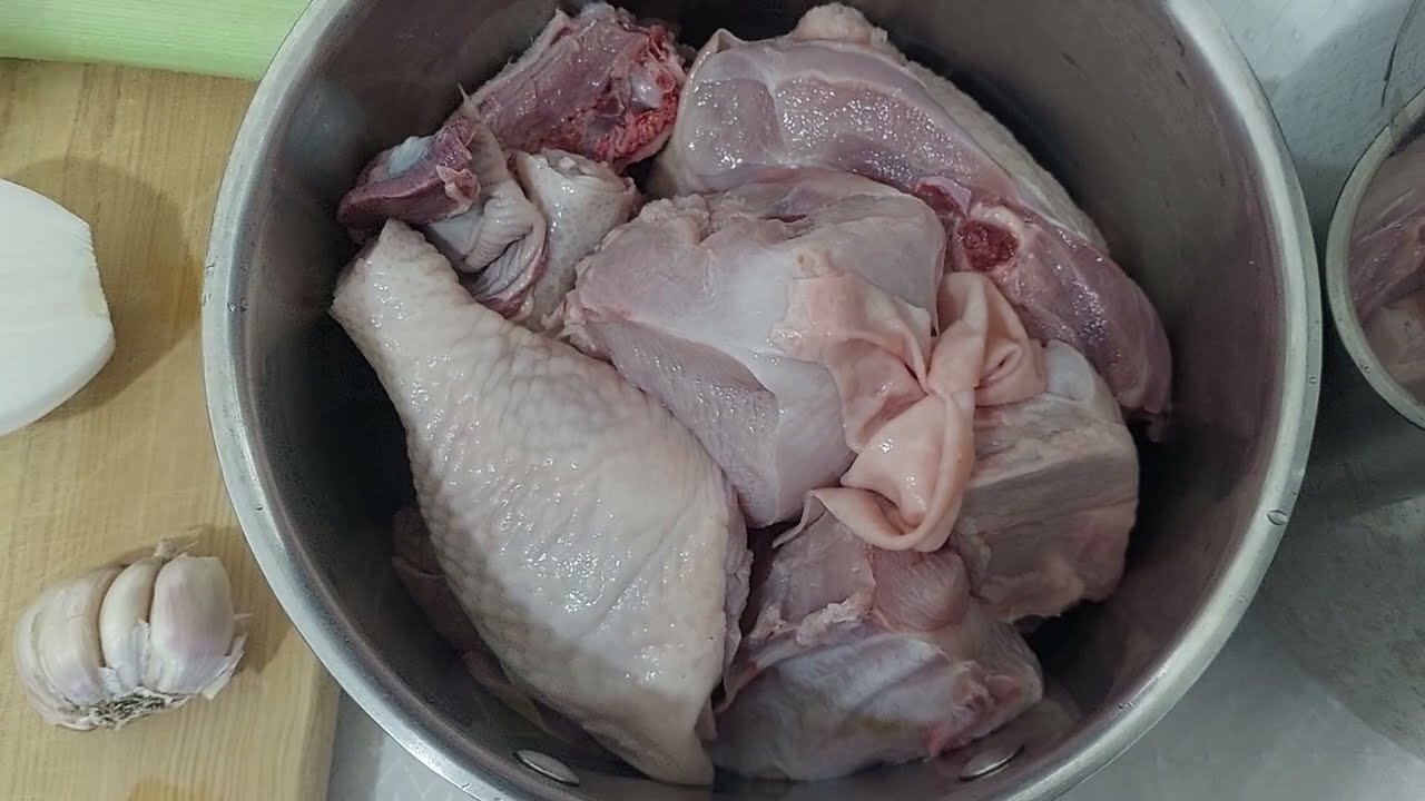 CALDO DE GALLINA CON GARBANZO Y ARROZ Y HUEVERA FÁCIL EN EL RANCHO