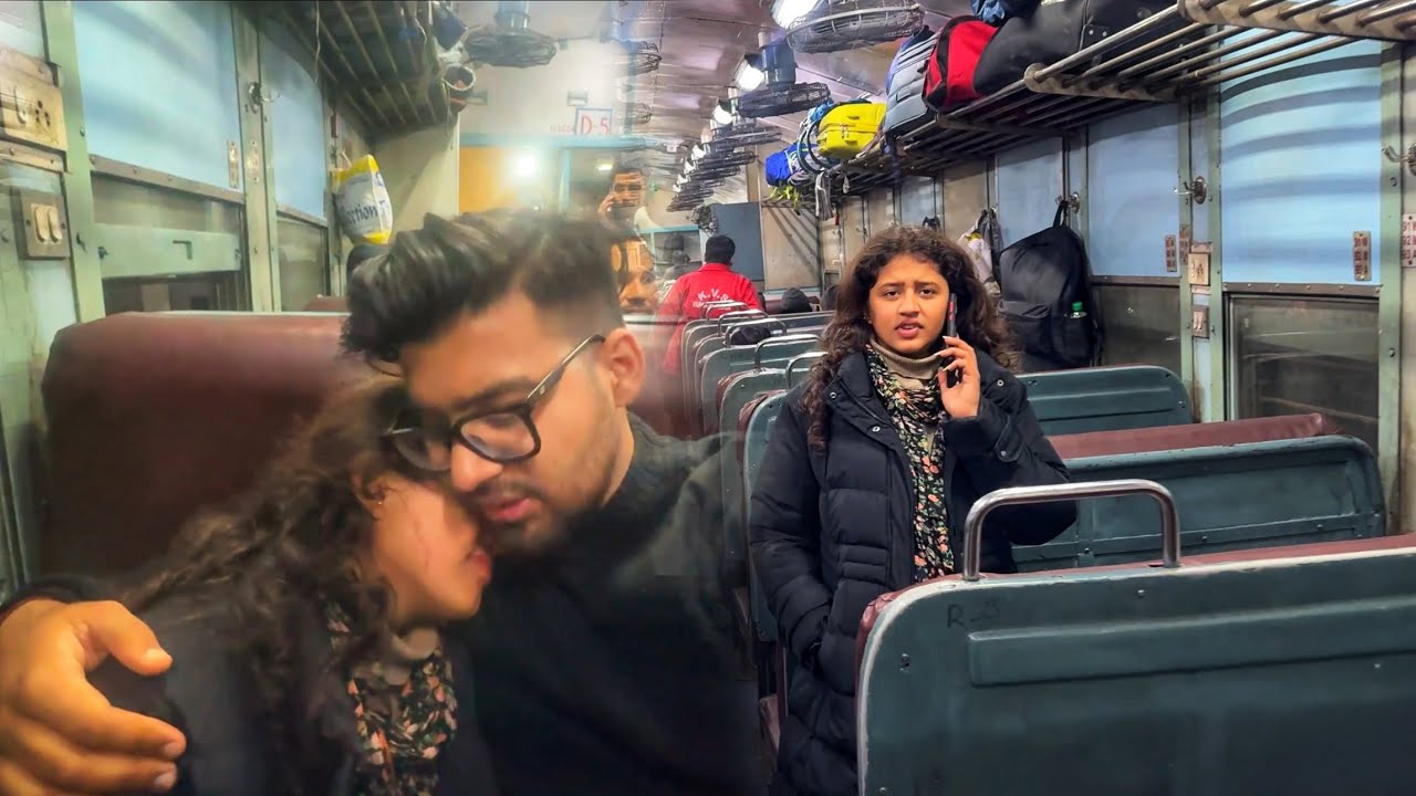 Chalti Train Mein KHARABI 🥺 Ho Gayi