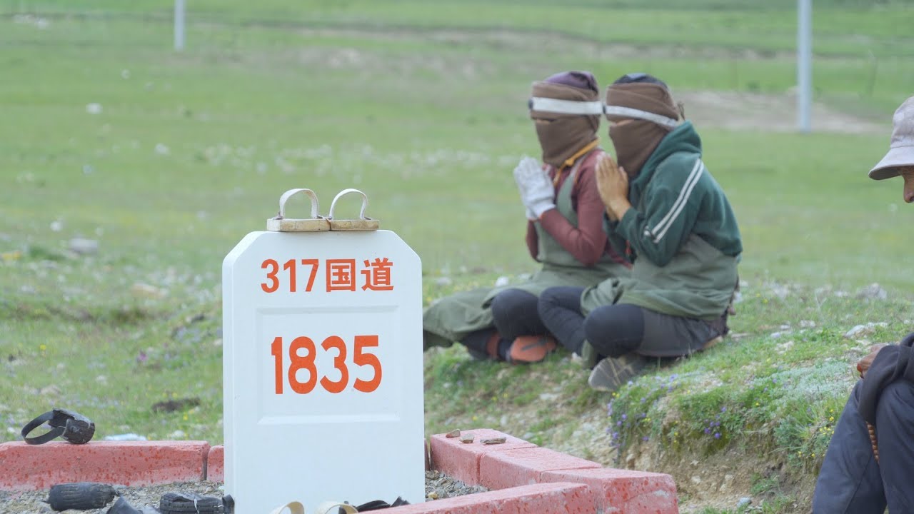 【环华十年】8个人从四川磕头到拉萨，每天只走8公里，已经走了5个多月了