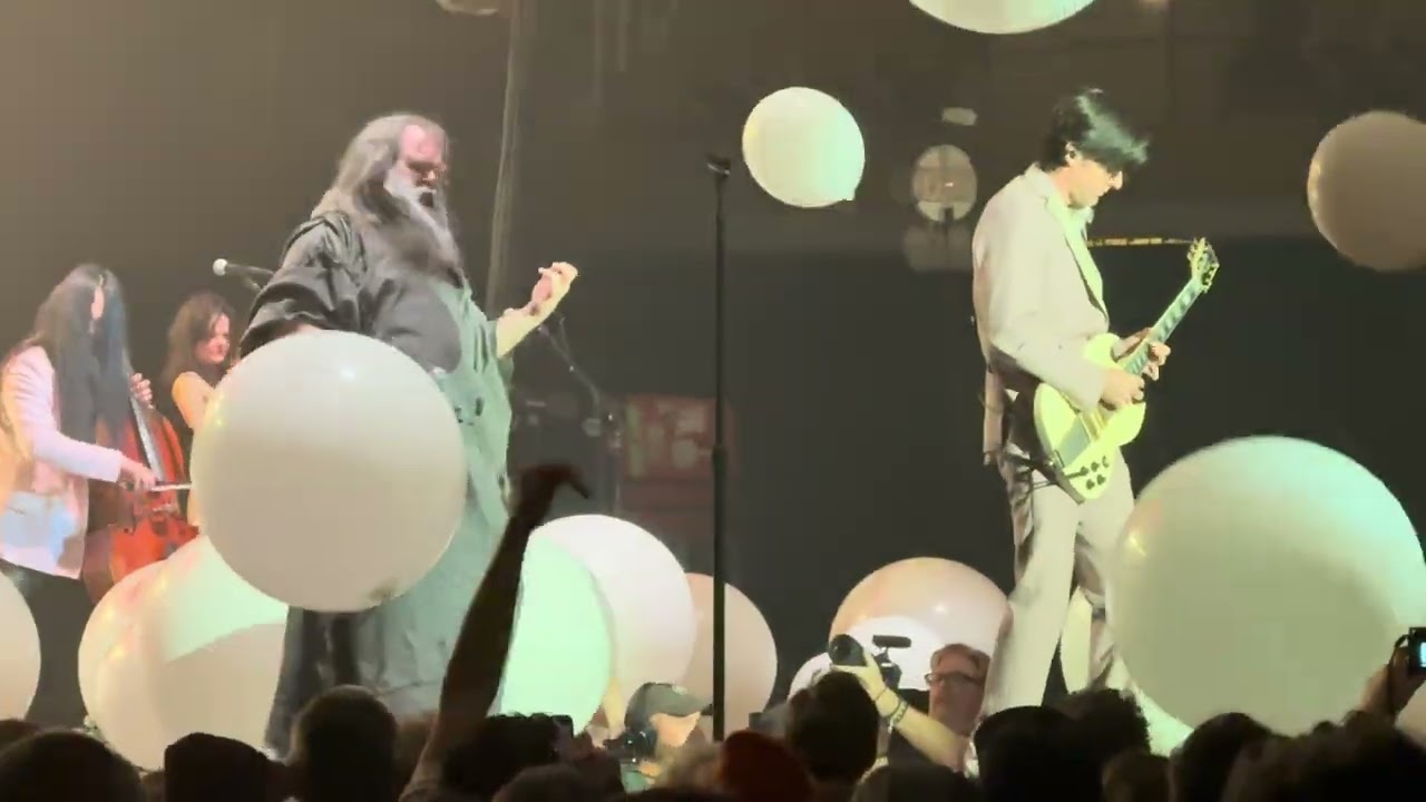 Avett Brothers-Paranoid (Black Sabbath) w Father Time,Harrah’s Cherokee Ctr, Asheville NC 12/31/25