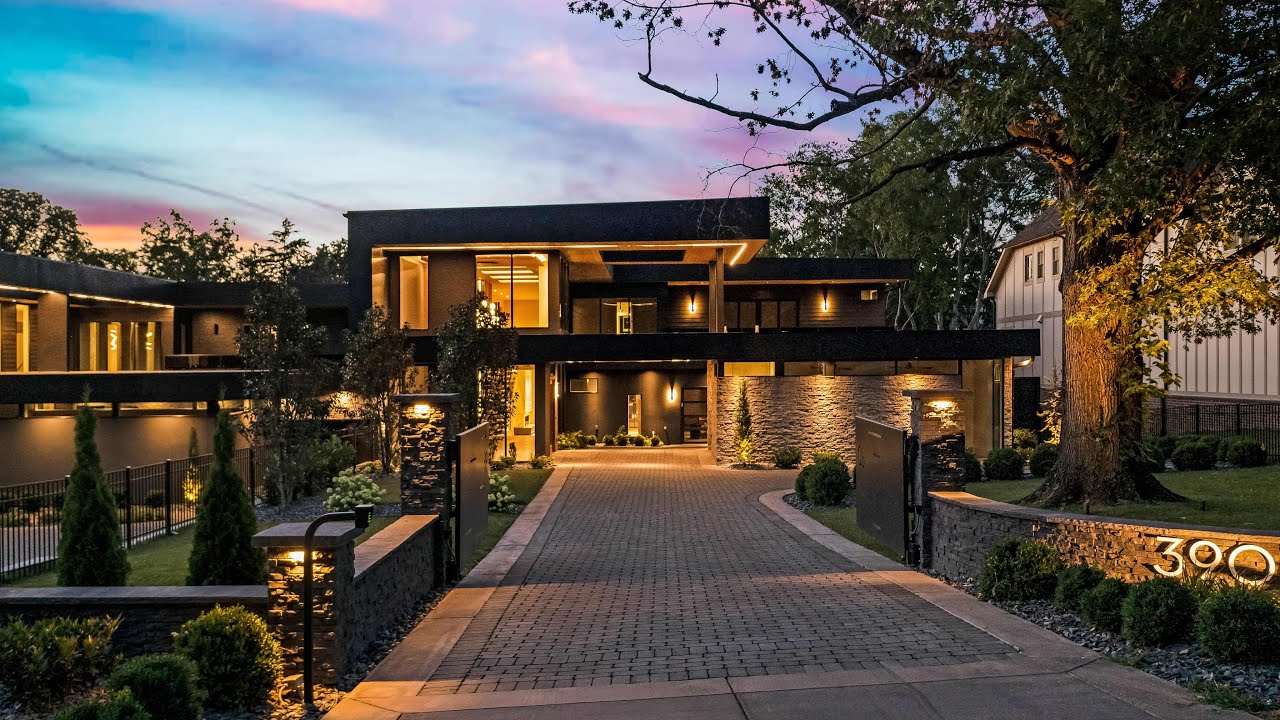 Luxury Living: 3906 Harding Place