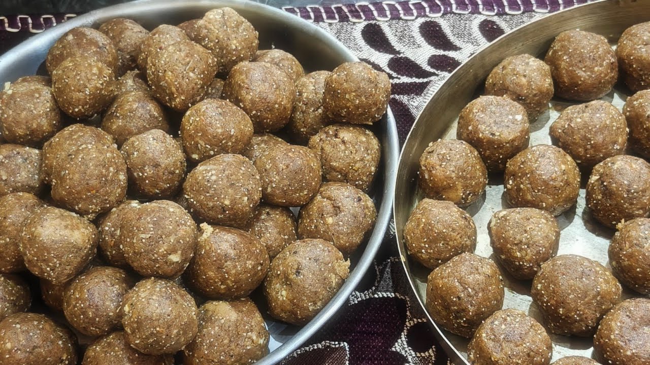 आज मैंने बनाये सदियों पुराने समय से दादी नानी जी की सर्दियों  में बनने वाली रेसिपी,मेथी दाना लड्डू।