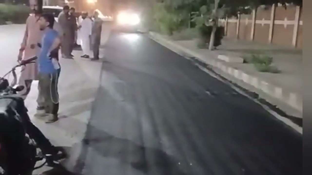 Karachi Road Rehabilitation 🚧 | KMC Repairs Dr. Ziauddin Ahmed Road for Smooth Traffic Flow