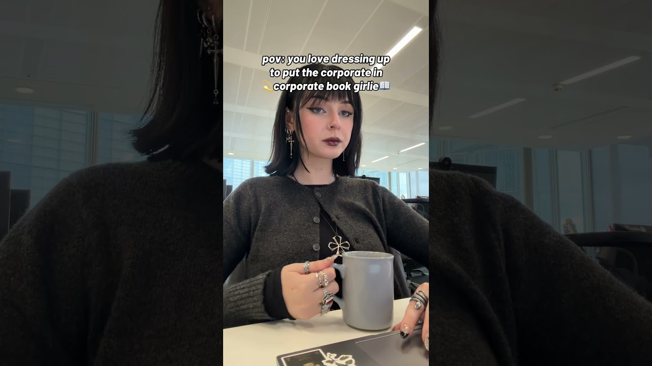 Выглядеть круто &ndash; залог моей продуктивности 👀 #corporategirlies #ootd #officeoutfits #corporategoth