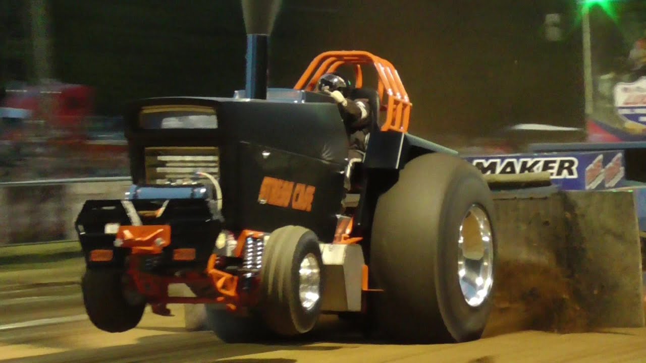 Tractor Pulling Lucas Oil Super/Pro Stock Tractors Pulling At Boonsboro