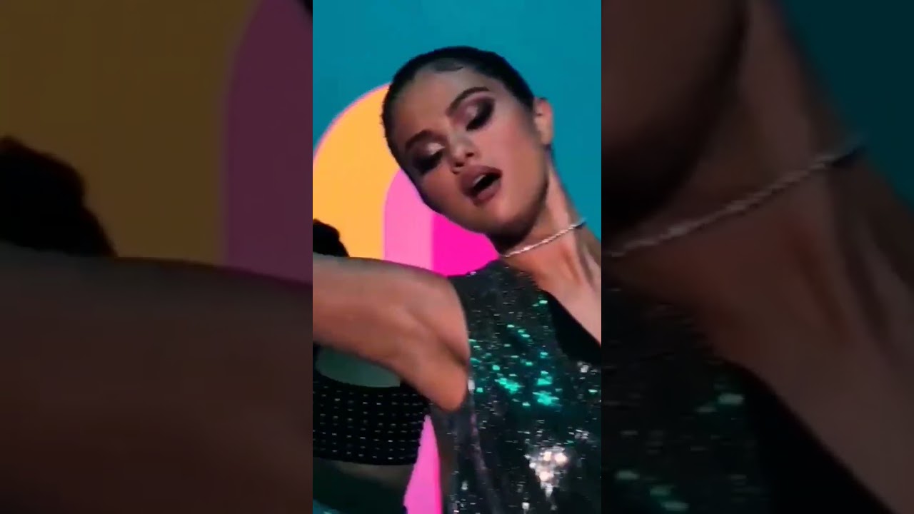 Selena Gomez "Look At Her Now" MV 