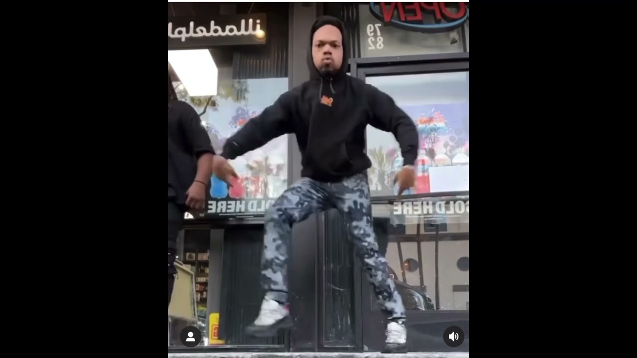 @ChanceTheRapper  SHOWS OFF CHICAGO FOOTWORK 🙏🔥🚨Track By @Bishop2904