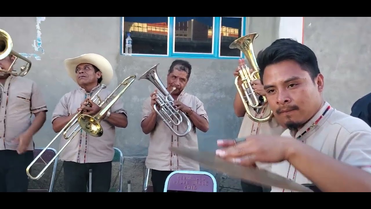 El Novillo  Despuntado Con la Banda de Viento Estrella..... de Ahuatilla Orizatlan Hidalgo