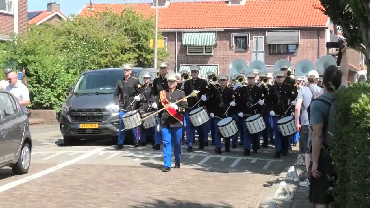 Prager Gassen gespeeld door K&G Leiden tijdens Parade at the Beach in Katwijk aan Zee
