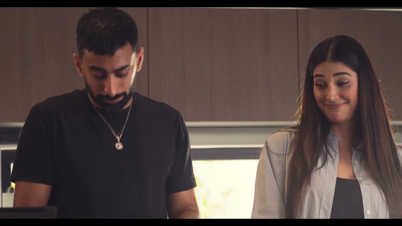Can Anas Bukhash bake fresh cookies using only his Lenovo Yoga for assistance? Lenovo #SmarterHacks