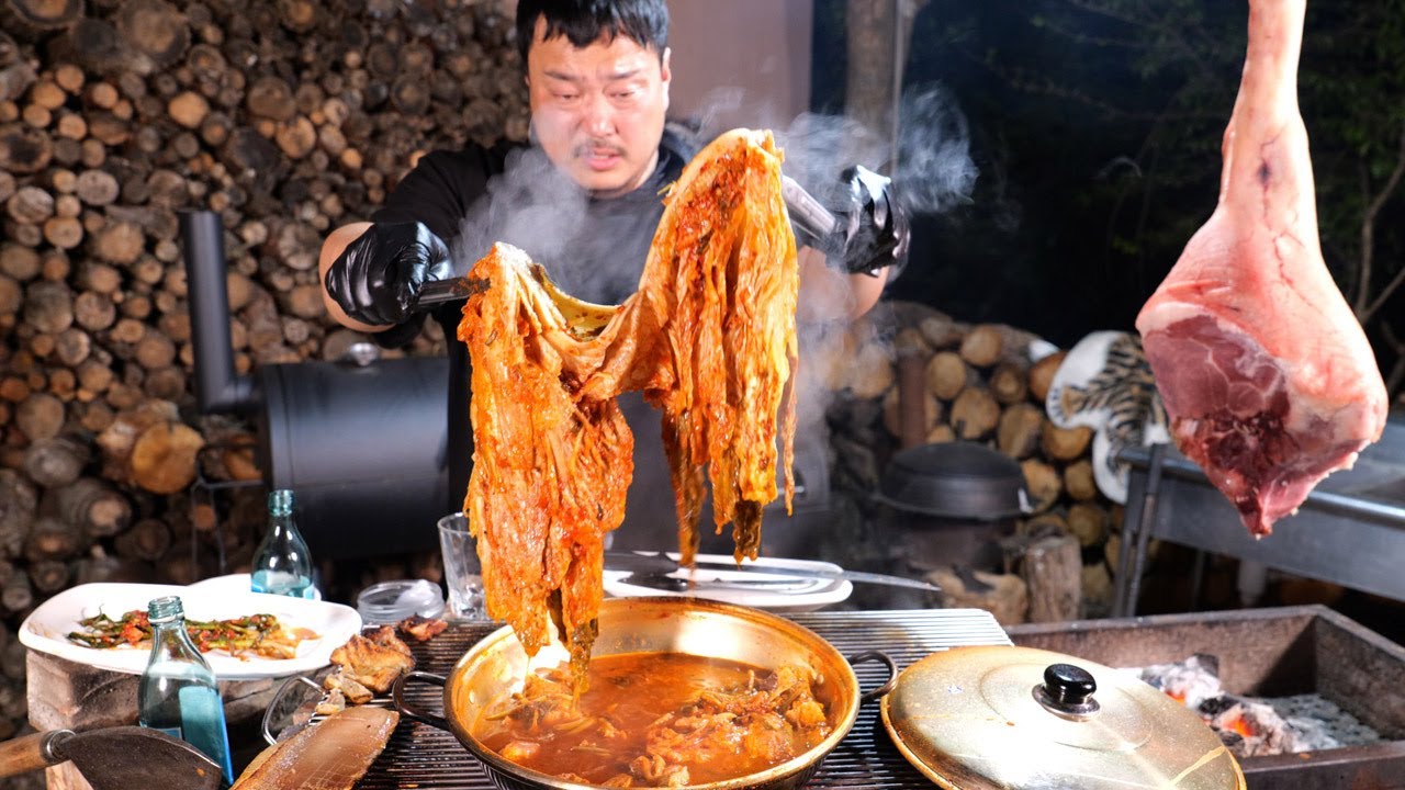 욕망의 김치찌개! 돼지 허벅다리 후려봤습니다!