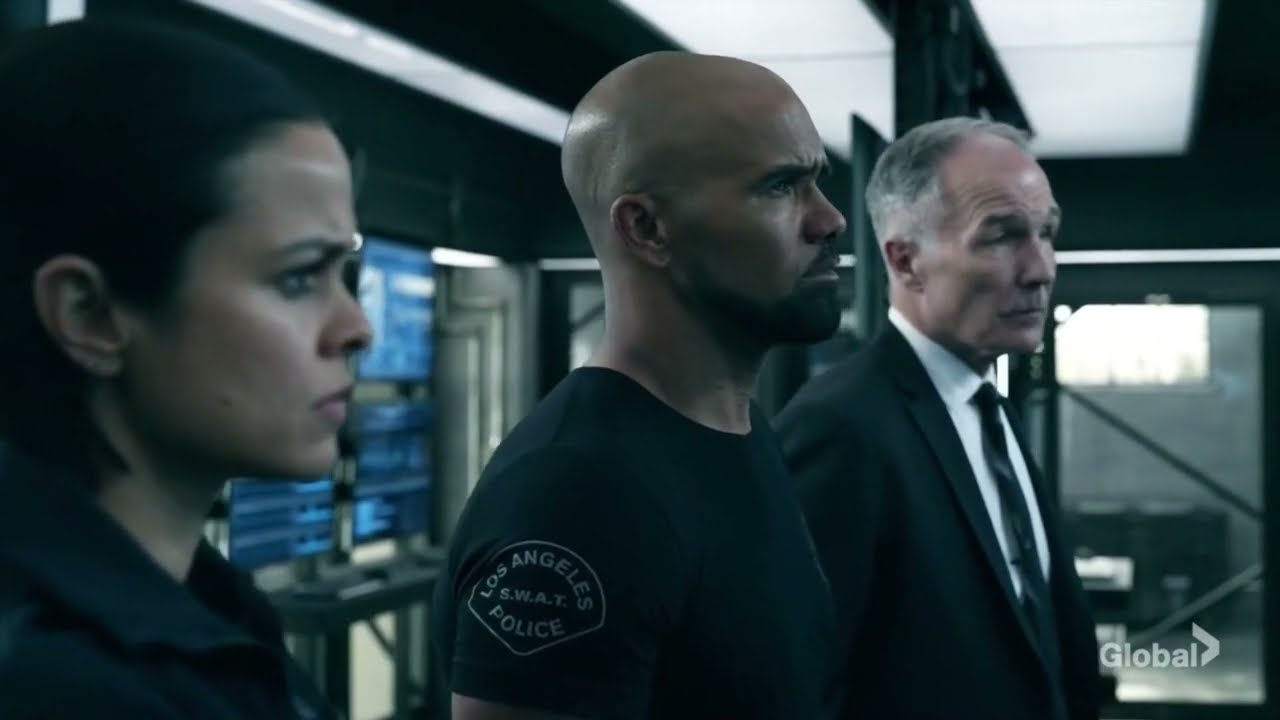 Chris being nervous about Street during 2:06 min straight| S.W.A.T 5x19