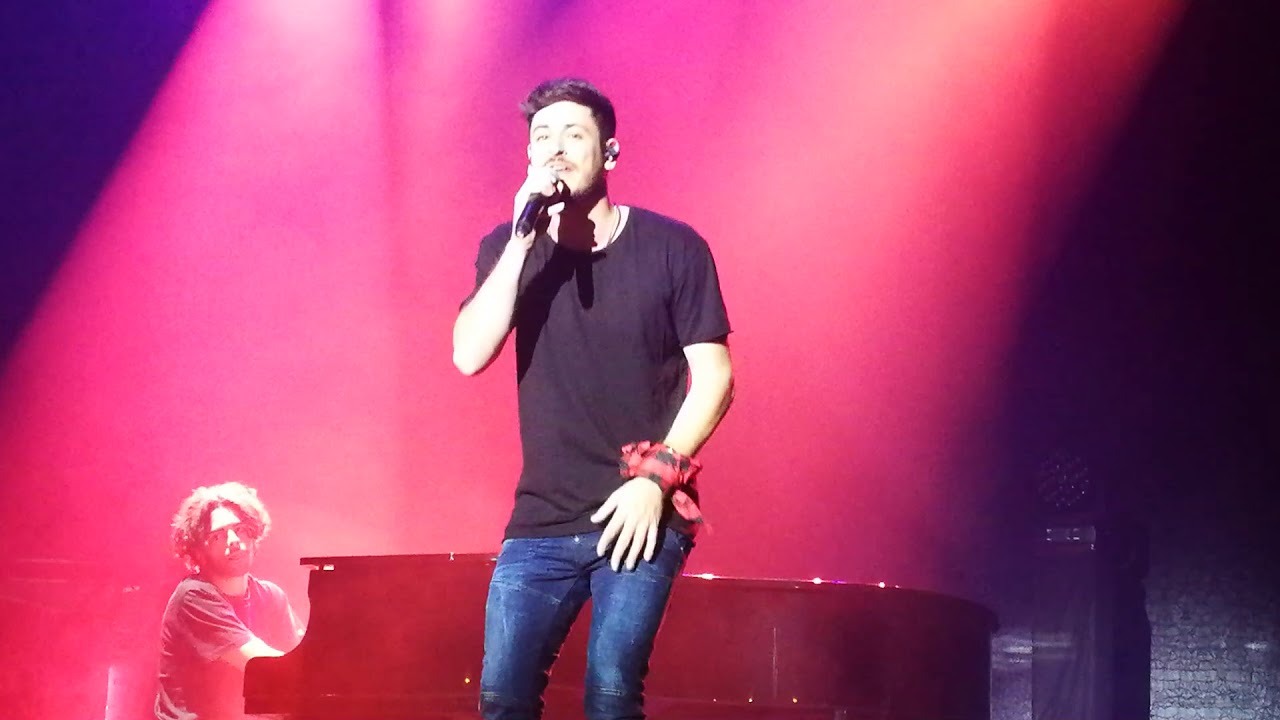 Luis Cepeda canta 
